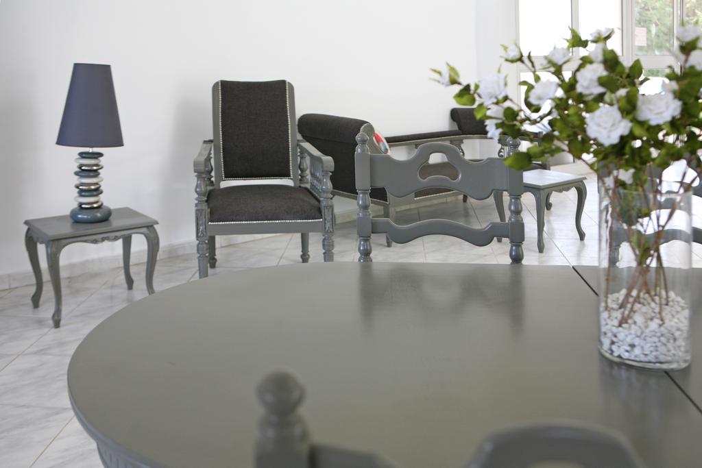 Corina Suites & Apartments Limassol Ngoại thất bức ảnh